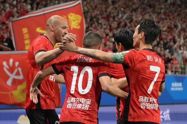 体育直播-成都蓉城如何炼成“不放弃”的韧性 ？韦世豪：今年比去年更有信心